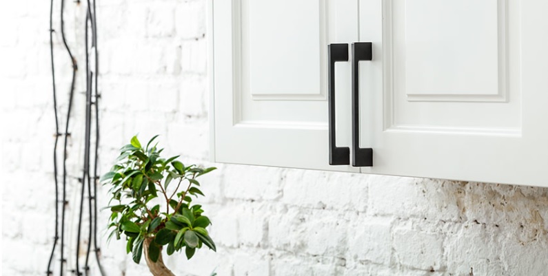 UZ-819192-20* RUČICA G UZ-819192-20 CRNA MAT*