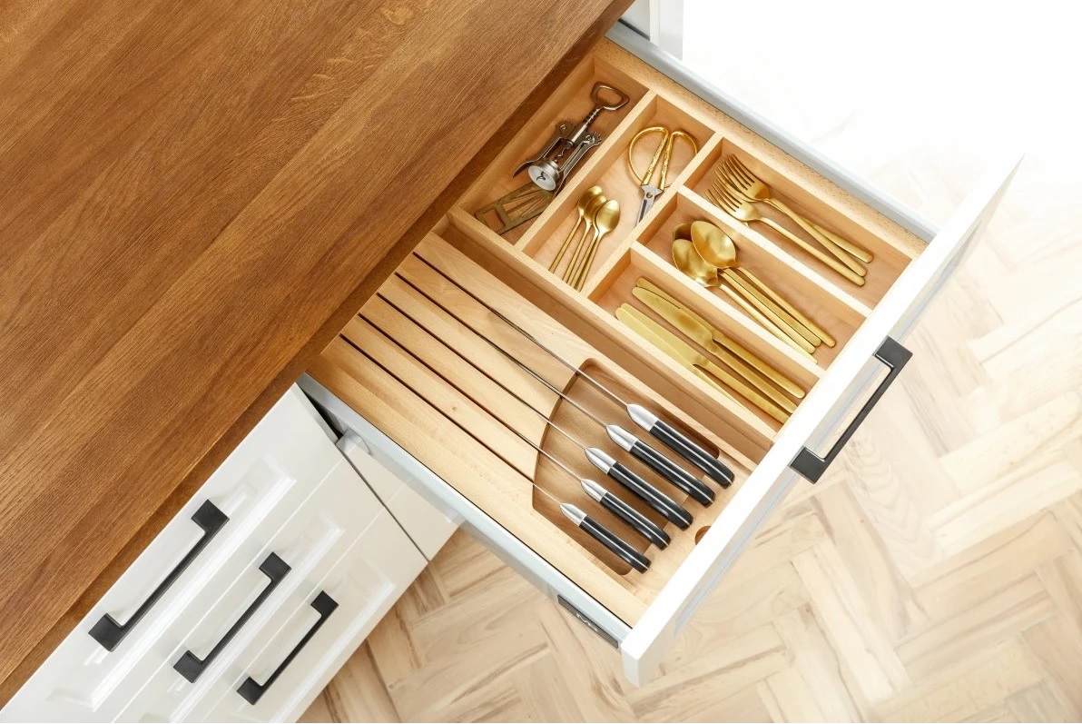 UZ-819256-20* RUČICA G UZ-819256-20 CRNA MAT*